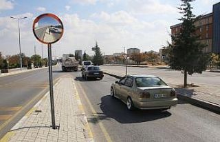 Karaman Belediyesi’nden kavşaklara aynalı önlem