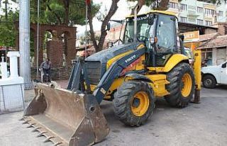 Karpuzlu Belediyesi 3 yıl sonra kayıp kepçesine...