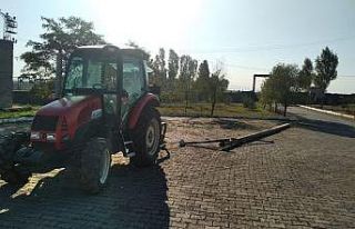 Kars’ta elektrik direğini çalan iki kişi suçüstü...