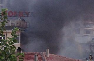 Kartal’da mobilya atölyesi alevlere teslim oldu