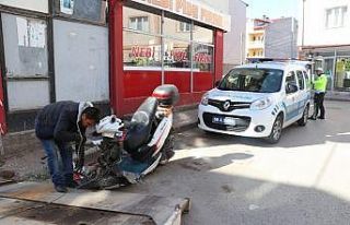 Kaza yaptı, motosikleti bırakıp kaçtı