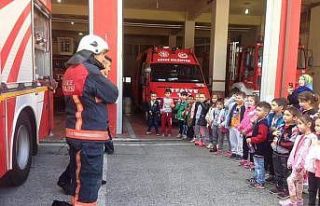 Küçük öğrenciler itfaiyeci oldu