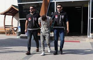 Lise öğrencisinin telefonunu kapkaç yapan şahıs...