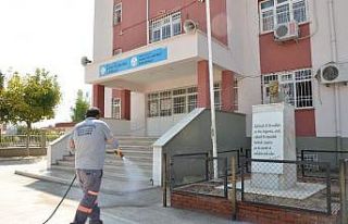 Mersin’de okullar sürekli ilaçlanıyor