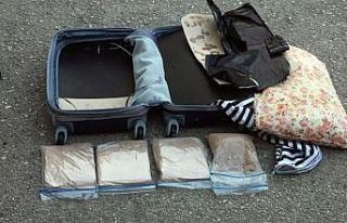 Valizlerin içerisinde 3,5 kilogram eroin ele geçirildi