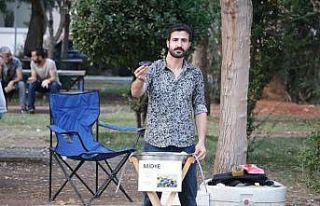 Midye satarak okul harçlığını çıkarıyor