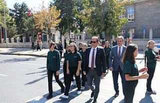 Milli Eğitim Müdürü Ekinci Yaya Geçidi Nöbeti...