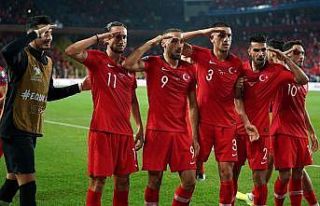 Millilerden golden sonra asker selamı