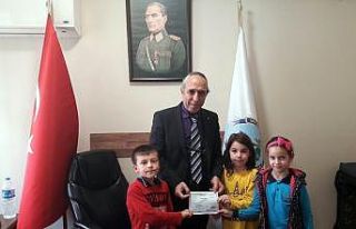 Minik öğrenciler 2. el eşya satarak Mehmetçik’e...