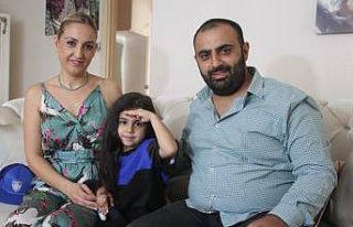 Minik Simay’ın polis aşkı