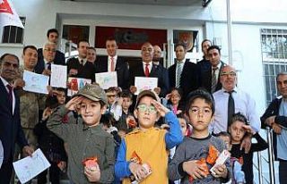 Minik yüreklerden Mehmetçiğe asker selamı