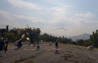Miniklere başarının sonsuzluğunu uçurtmalarla...