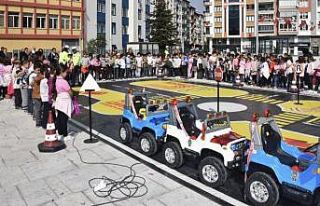 ’Mobil Eğitim Tırı’ yarının sürücülerini...