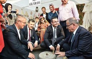 Mustafakemalpaşa’nın yöresel ürünleri festivalde...