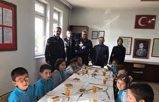 Nebioğlu İlkokulundan Mehmetçiğe mektup