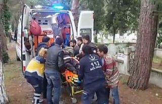 Oğlunun mezarı başında tabancayla intihara kalkıştı