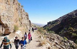 Öğrenciler Bininler turizm bölgesini gezdi