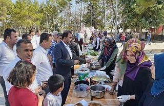 Öğrenciler okulları yararına kermes düzenledi