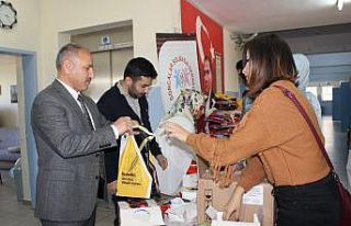 Öğrencilere kışlık kıyafet ve kırtasiye yardımı