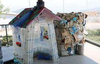 Öğrencilerin atıklardan yaptığı eserler Dönüşüm...