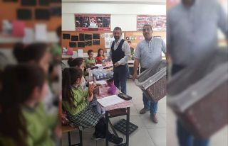 Öğretmen ve velilerden öğrencilere simit ve ayran...