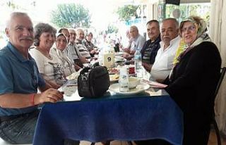 Okul arkadaşları 47 yıl aradan sonra bir araya...