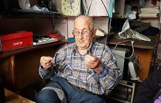 90’lık çınar, terzilik mesleğini sürdürmeye...