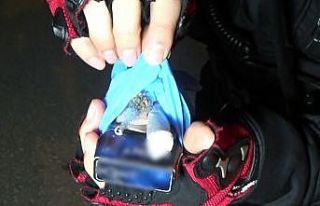 (ÖZEL) Arabada uyuşturucu partisini polis bastı