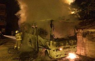 Park halindeki otobüs yandı