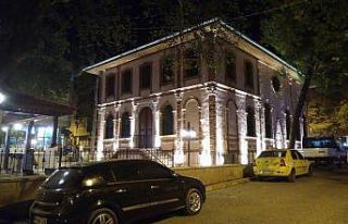 Restore edilen asırlık cami kısmen ibadete açıldı
