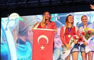 Şahika Ercümen: “Kaş’ın sıcak mavi suları...