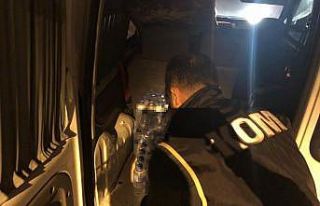 Sahte rakı imalathanesine baskın: 3 gözaltı