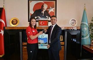 Şampiyon Judocudan, Rektör Prof. Dr. İlter Kuş’a...