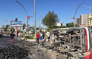 Sebze yüklü kamyonetler çarpıştı: 2 yaralı