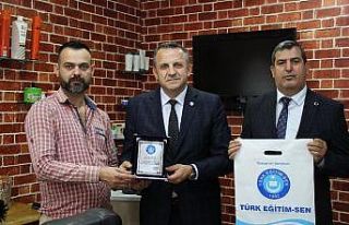 Şehit ailelerine ücretsiz tıraşa, plaketle ödül