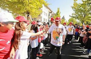 Şehitkamil’de yüzlerce kişi sağlık için adım...
