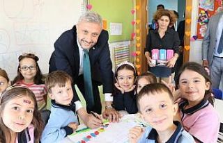 Simav Belediyesi’nden kırtasiye yardımı