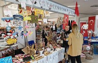 Sokak hayvanları için stant kurdular