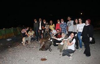 Gençlerden yürekleri ısıtan davranış