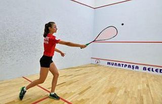 Squash’ta 31 sporcu ile ev sahibi Muratpaşa