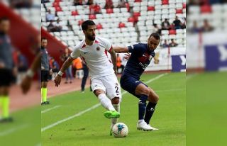 Gençler Antalya'ya patladı