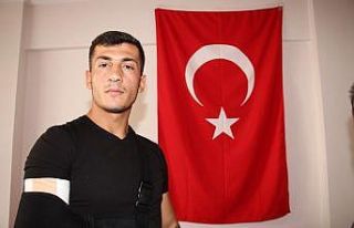 Suriye’de gazi olan oğlunu elleriyle besliyor erkenden...