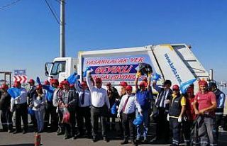 Tatilcilerin bıraktığı çöpleri Belediye Başkanı...