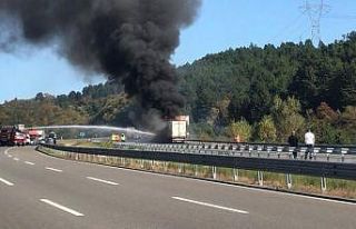 TEM Otoyolu’nda tır yanıyor
