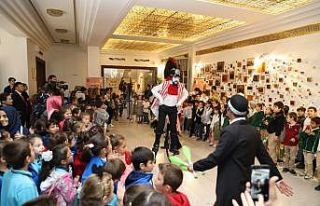 Tiyatronun coşkusu Bursa’yı sardı