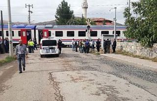 Tren yayaya çarptı