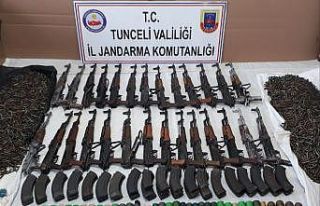Tunceli’de teröristlerin 2 silah deposu imha edildi