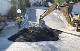 Turgutlu’da bozuk yollarda asfalt çalışmaları...