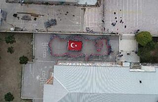 Türk Bayrağı koreografisi yaptılar