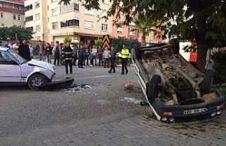 Türkeli’de iki otomobil çarpıştı: 3 yaralı